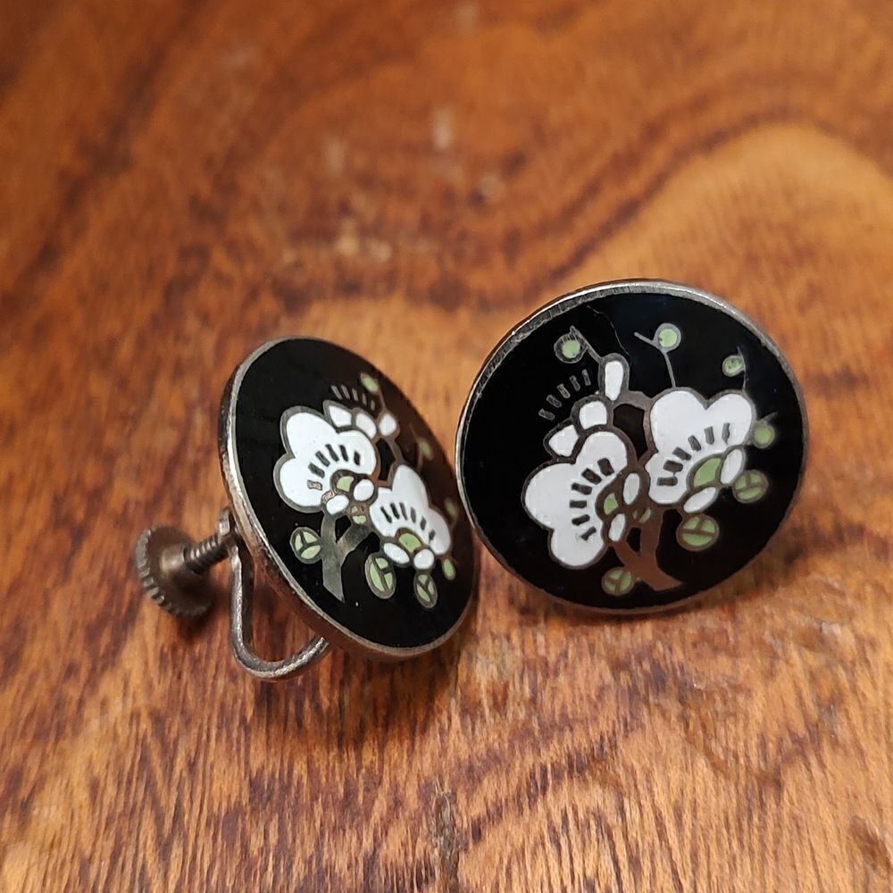 Vintage Japanese Cloisonne Enamel White Flowers Screw Back Earrings